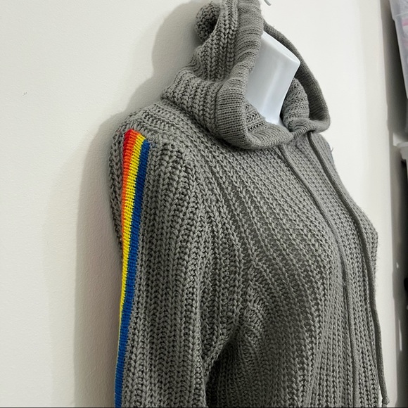 Gray rainbow sweater by Derek Heart is in excellent condition. Size small - Picture 4 of 10